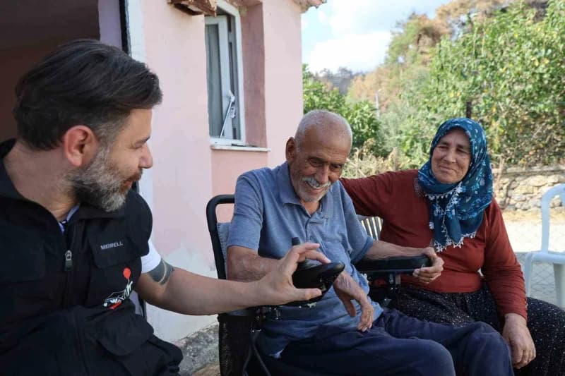 Adana'da orman yangınında evi yanan yaşlı çiftin ev eşyaları ve akülü tekerlekli sandalyesi yenilendi