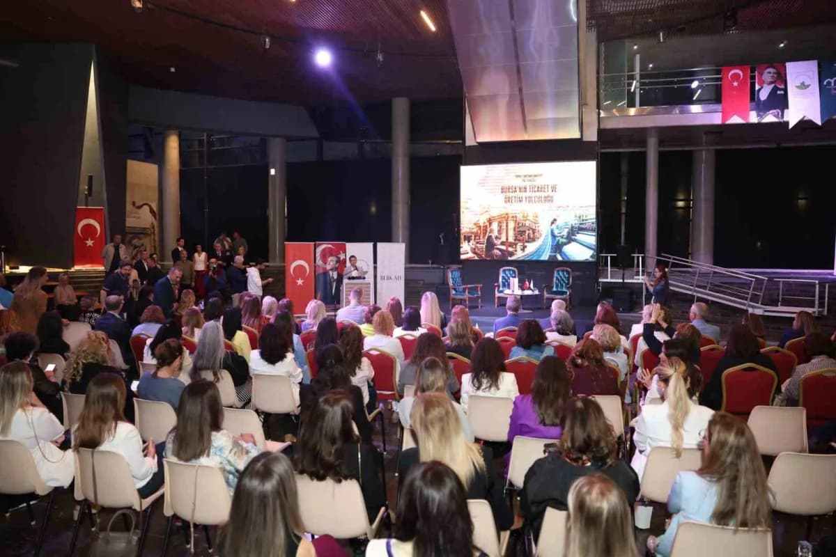 Osmangazi’de düzenlenen Bursa’nın ticaret ve üretim yolculuğu panelinden bir kare