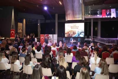 Osmangazi’de düzenlenen Bursa’nın ticaret ve üretim yolculuğu panelinden bir kare