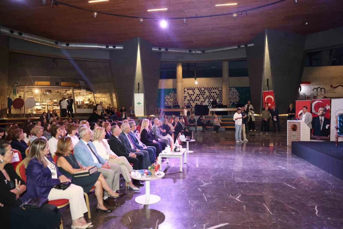 Osmangazi Belediyesi’nin ev sahipliğinde düzenlenen "Kapalı Çarşı’dan Sanayiye: Bursa’nın Ticaret ve Üretim Yolculuğu" p
