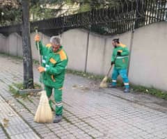 Osmangazi Belediyesi temizlik ekipleri sokaklarda temizlik çalışması yapıyor