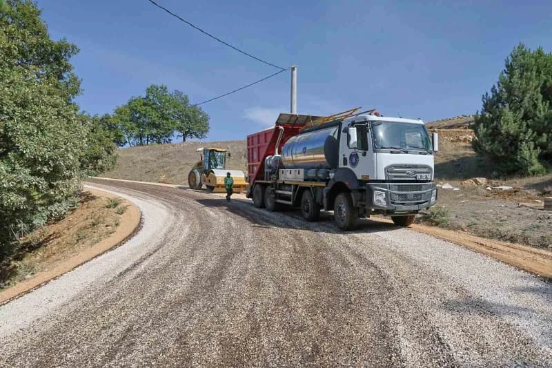 Bursa Büyükşehir Belediyesi, Osmangazi ilçesine bağlı üç mahallede toplam 15 kilometre uzunluğundaki güzergahta yol yeni