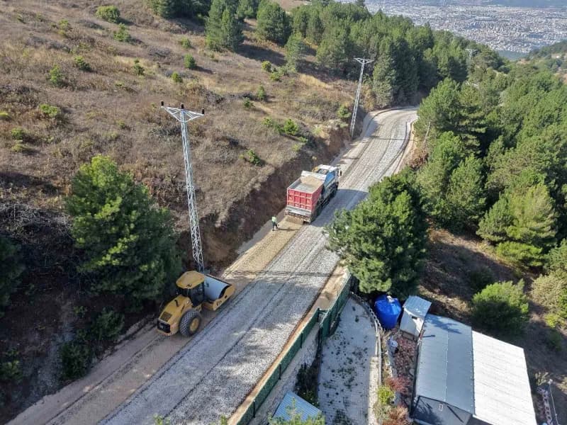 Bursa Büyükşehir Belediyesi, Osmangazi ilçesine bağlı üç mahallede toplam 15 kilometre uzunluğundaki güzergahta yol yeni