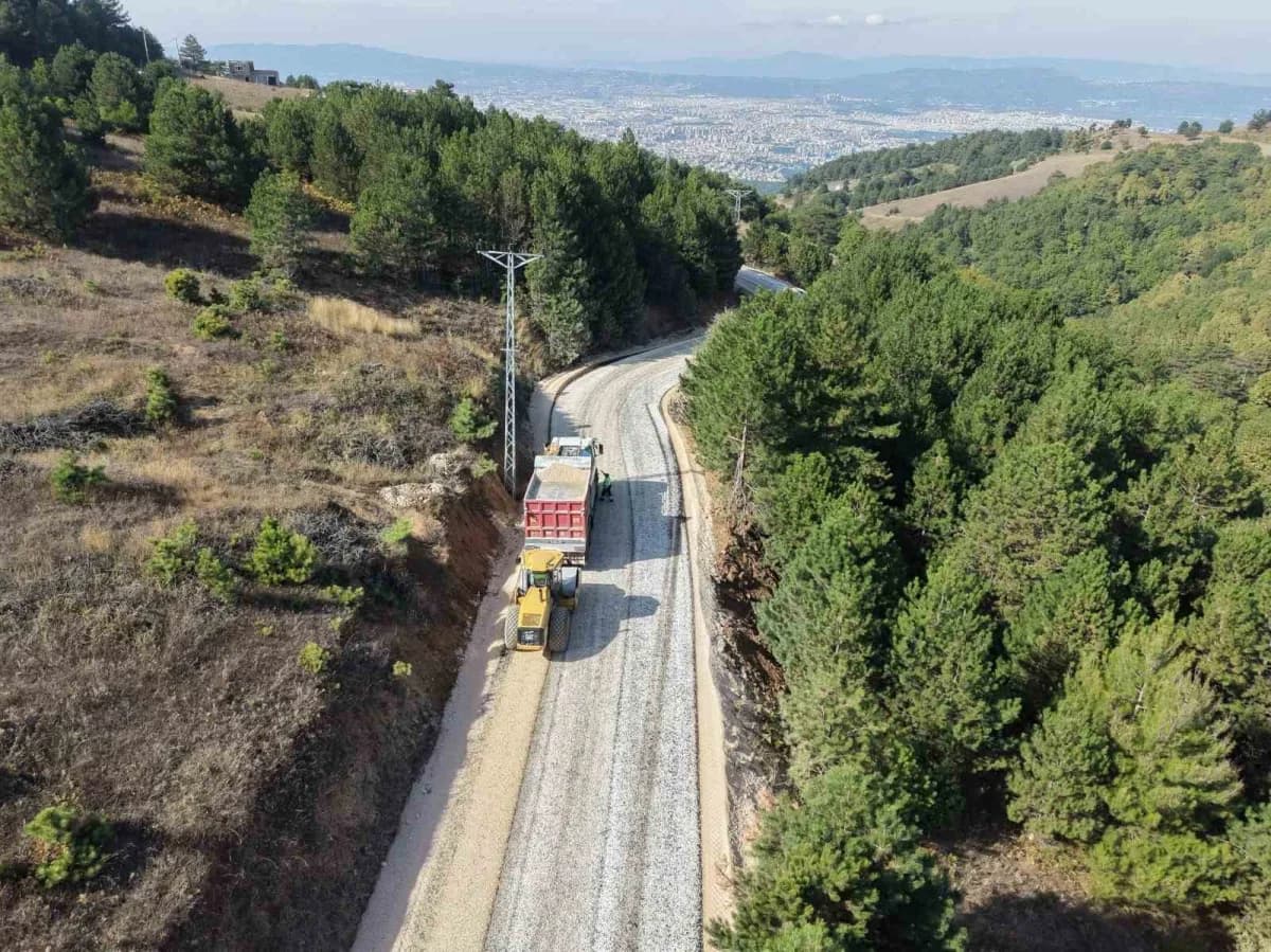 Bursa Büyükşehir Belediyesi, Osmangazi ilçesine bağlı üç mahallede toplam 15 kilometre uzunluğundaki güzergahta yol yeni