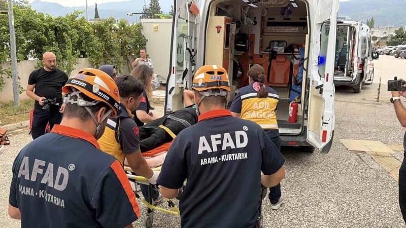 Osmaniye'de 112 Acil Çağrı Merkezi'nde yangın ve kurtarma tatbikatı gerçekleştirildi.