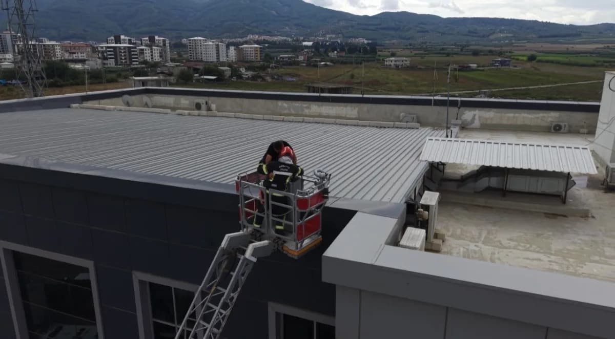 Osmaniye 112 Acil Çağrı Merkezi’nde gerçekleştirilen yangın ve kurtarma tatbikatından bir görüntü