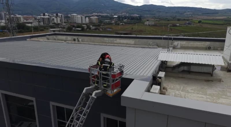 Osmaniye 112 Acil Çağrı Merkezi’nde gerçekleştirilen yangın ve kurtarma tatbikatından bir görüntü
