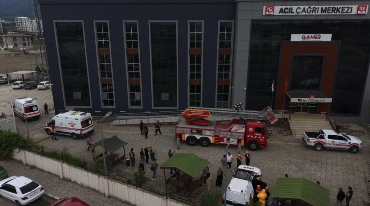 Osmaniye'de 112 Acil Çağrı Merkezi'nde yangın ve kurtarma tatbikatı gerçekleştirildi.