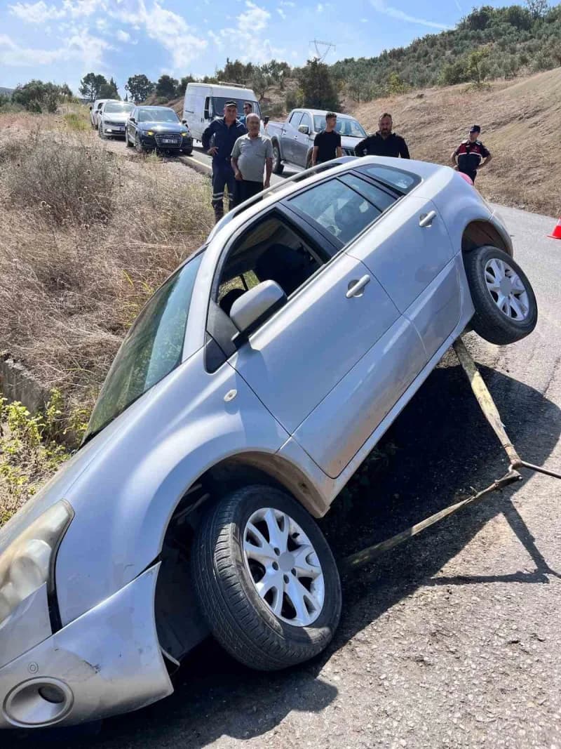 Osmaniye’nin Bahçe ilçesinde sürücüsünün virajda kontrolünü kaybettiği otomobilin yol kenarına devrilmesi sonucu 1 kişi