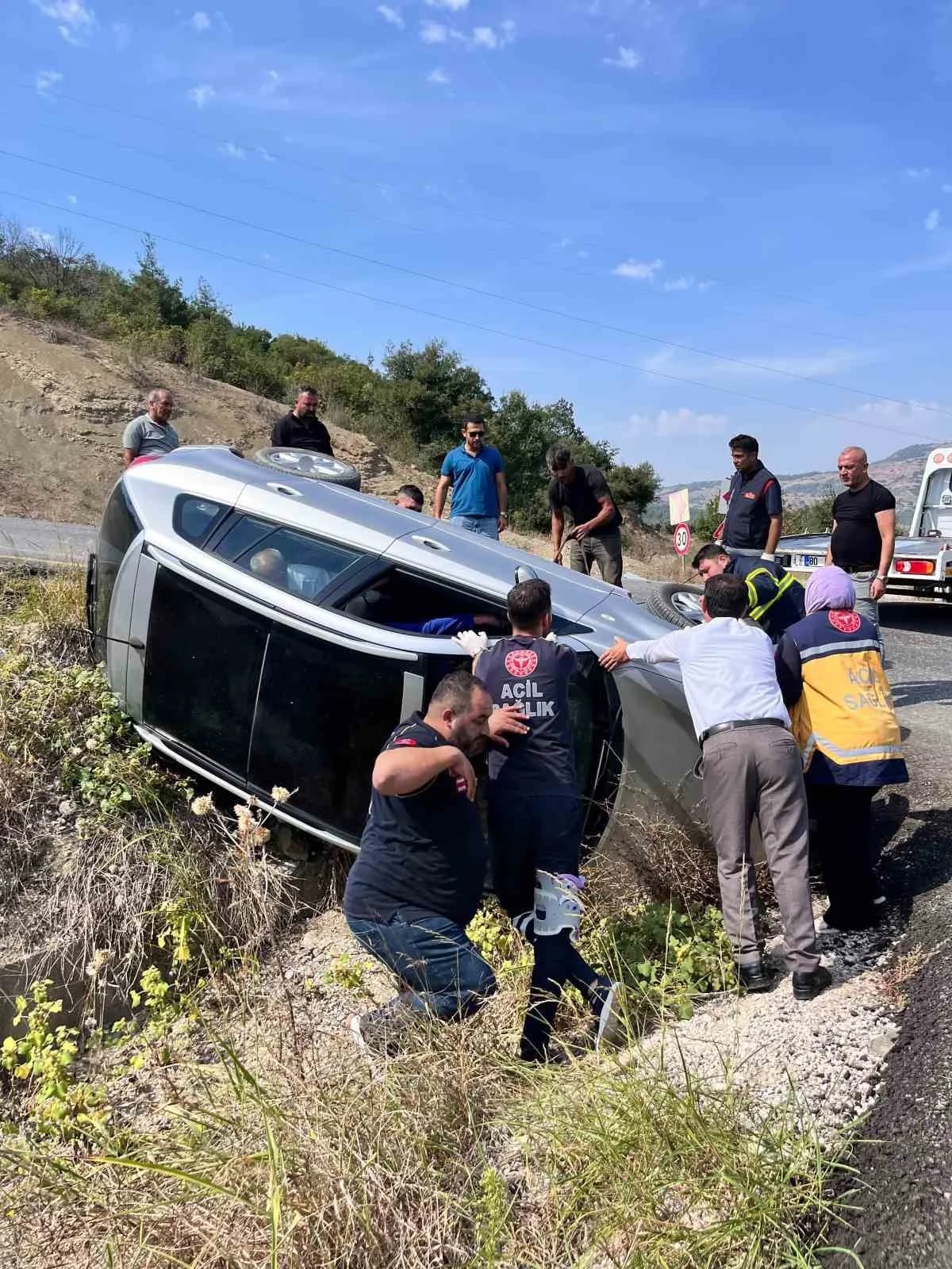 Osmaniye’nin Bahçe ilçesinde sürücüsünün virajda kontrolünü kaybettiği otomobilin yol kenarına devrilmesi sonucu 1 kişi