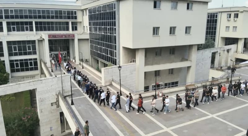 Osmaniye merkezli 13 ilde düzenlenen yasa dışı bahis operasyonunda 62 şüpheliden 49'u tutuklandı. "Pikachu", "Ronaldo" v