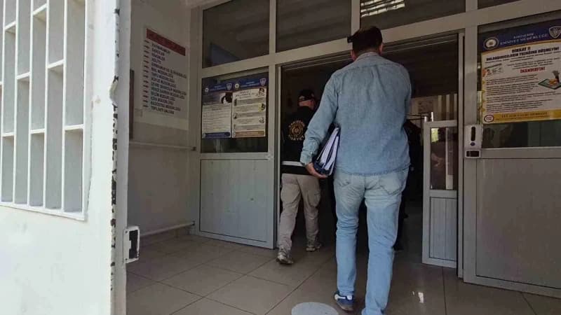 Eskişehir'in Çifteler ilçesinde oto galericilik yapan 25 yaşındaki Emrah Yakar'ın kesici aletle yaralanması sonucu hayat