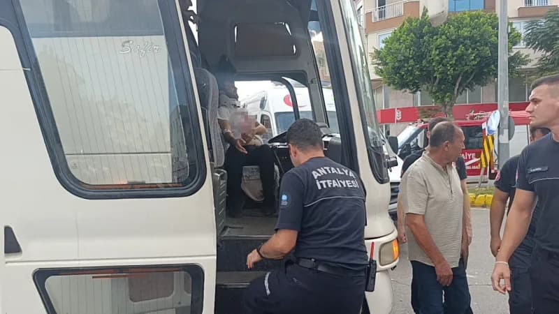 Otobüs ile otomobil çarpıştı: 2 yaralı
