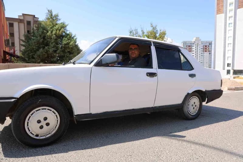 Kahramanmaraş’ta otomobilini boyatmak isteyen vatandaş, sanayide yaklaşık 80 bin liralık fiyat alınca boya, fırça ve boy