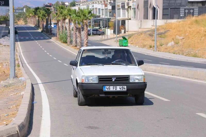 Kahramanmaraş'ta otomobilini kendisi boyayan vatandaşın aracı