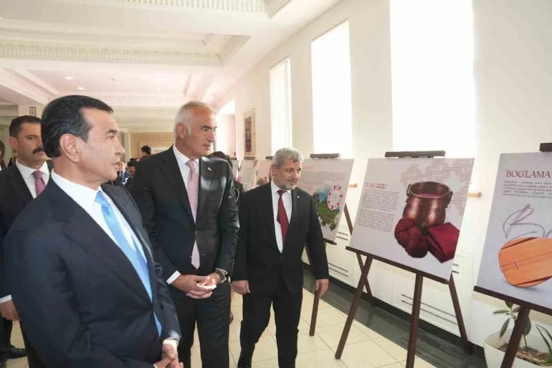 Programda Yunus Emre Enstitüsünün düzenlediği "Türk Kültüründen Yapraklar" sergisi ile TEDA desteğiyle Özbekçeye çevrile