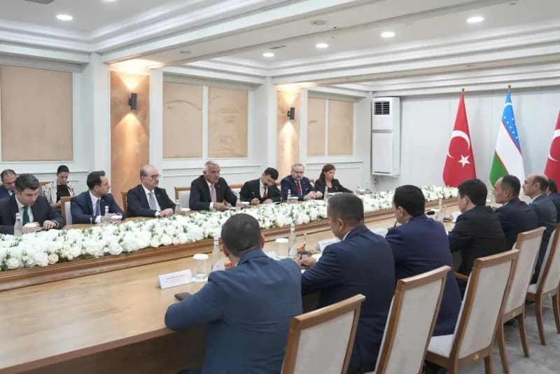 Bakan Ersoy, Özbekistan'ın bağımsızlığının 35. Yıl dönümü dolayısıyla başkent Taşkent'i ziyaret etti.
