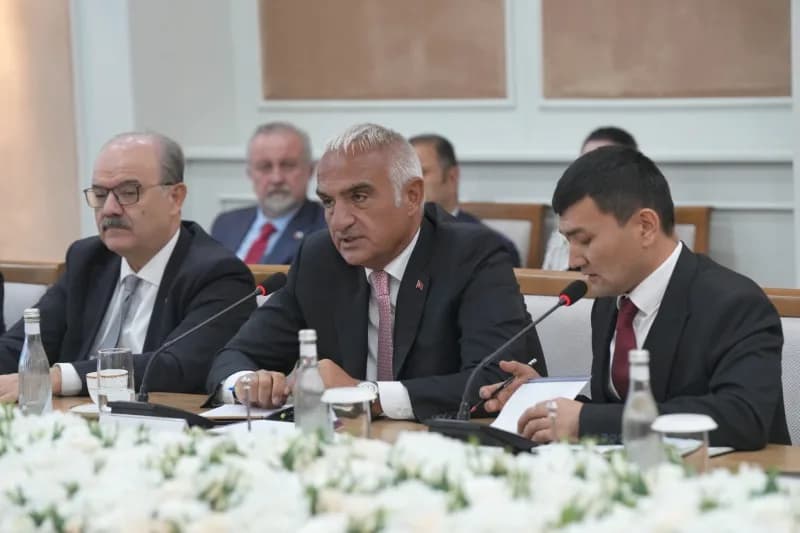 Bakan Ersoy, Özbekistan'ın bağımsızlığının 35. Yıl dönümü dolayısıyla başkent Taşkent'i ziyaret etti.