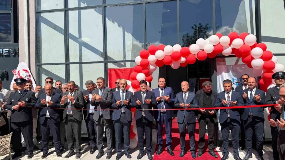 Afyonkarahisar Bolvadin'de Özdemir Bayraktar Horan Bilimevi ve Uzay Gözlemevi açılış töreninden görüntü