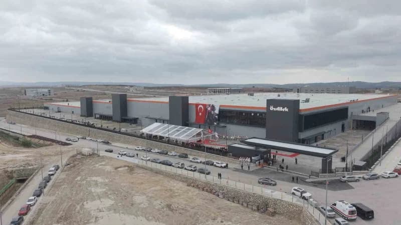 Özdilek Holding’in Bursa Badırga’daki yeni üretim kompleksi açılış töreninden görüntü