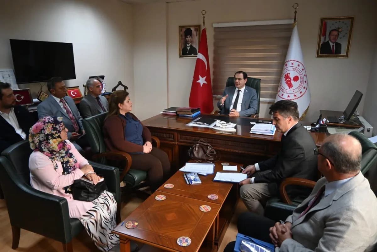Afyonkarahisar Çay ilçesinde özel eğitim öğrencilerine yönelik toplantı ve projelerin değerlendirilmesi