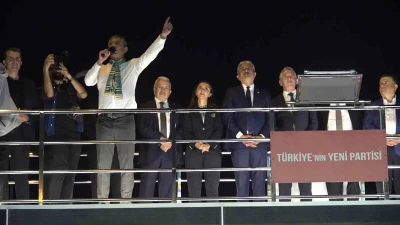 Yoğun katılımın olduğu programda Bursa’nın kendisi için Özel bir yere sahip olduğunu belirten Özel; emekli, emekçi, çift