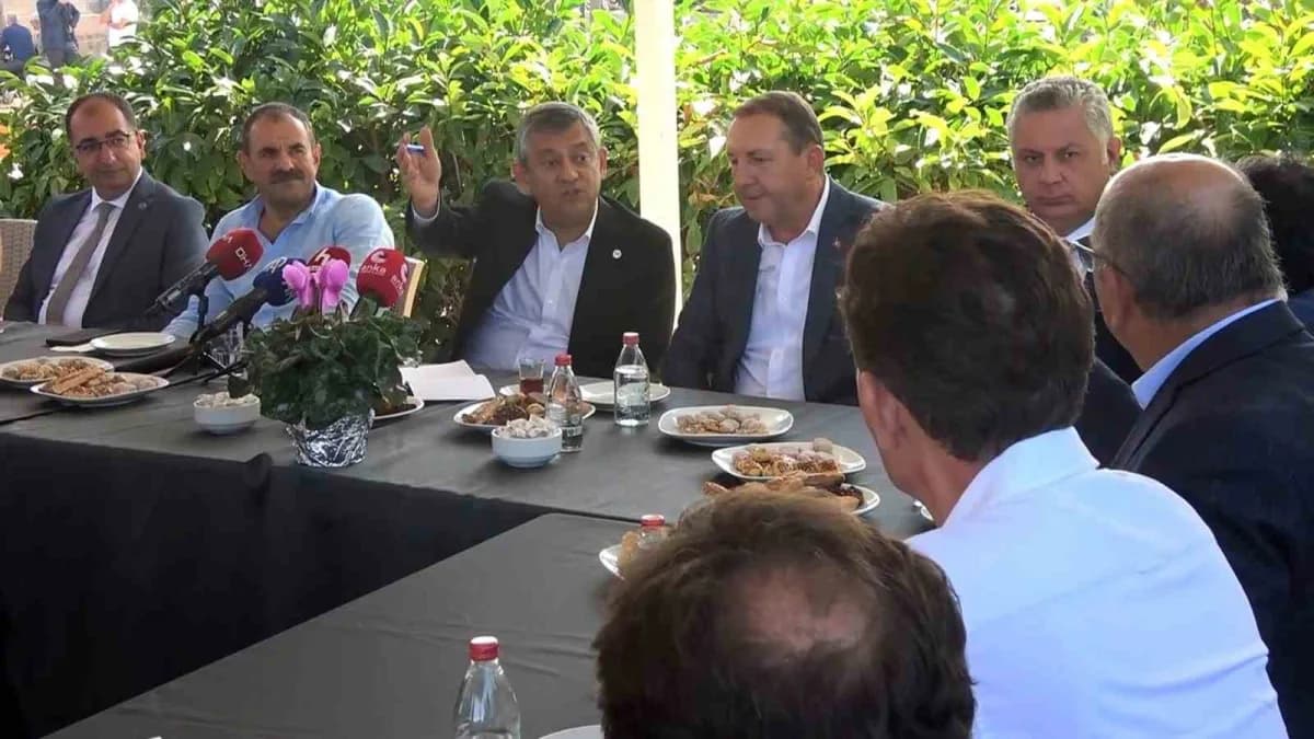 Yeni Parti Genel Başkanı Özgür Özel, Yalova'da süs bitkisi üreticileriyle buluştu.