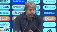 Eyüpspor Teknik Direktörü Özhan Pulat basın toplantısında açıklama yapıyor