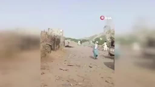 Pakistan’ın Kyber Pakhtunkhwa eyaletinde Dera İsmail Khan kentinde intihar saldırısı sonrası güvenlik güçleri olay yerin