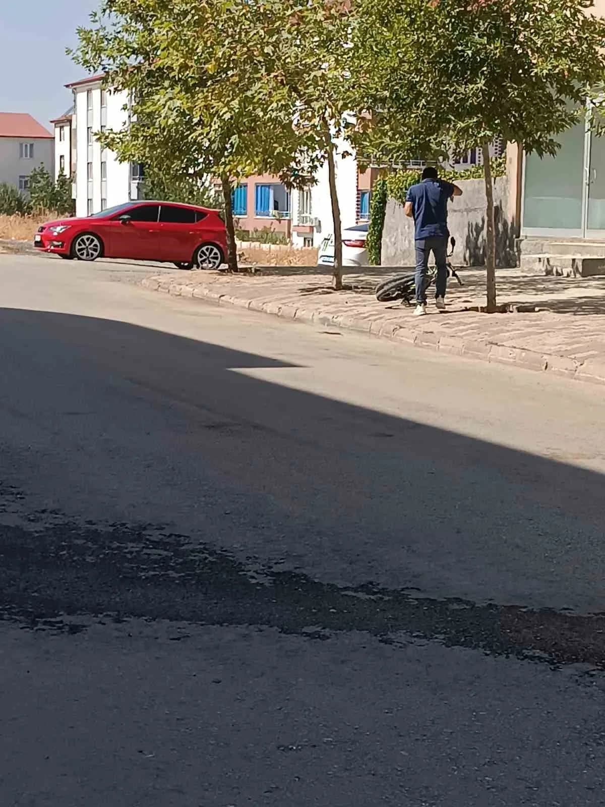 Elazığ’ın Palu ilçesinde motosikletin çarptığı çocuk yaralandı
