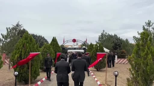 Kırklareli Babaeski Pancarköy Şehitliği'nde 1981'de şehit olan askerler için düzenlenen anma töreninden görüntü