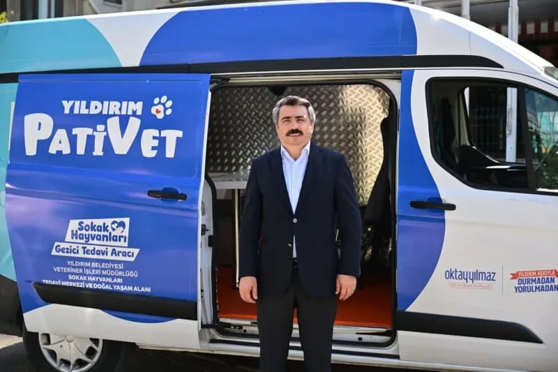 Yıldırım Belediyesi, hayata geçirdiği Gezici Mobil Sokak Aracı (PATİVET) ile sahipsiz Sokak hayvanlarını yalnız bırakmıy