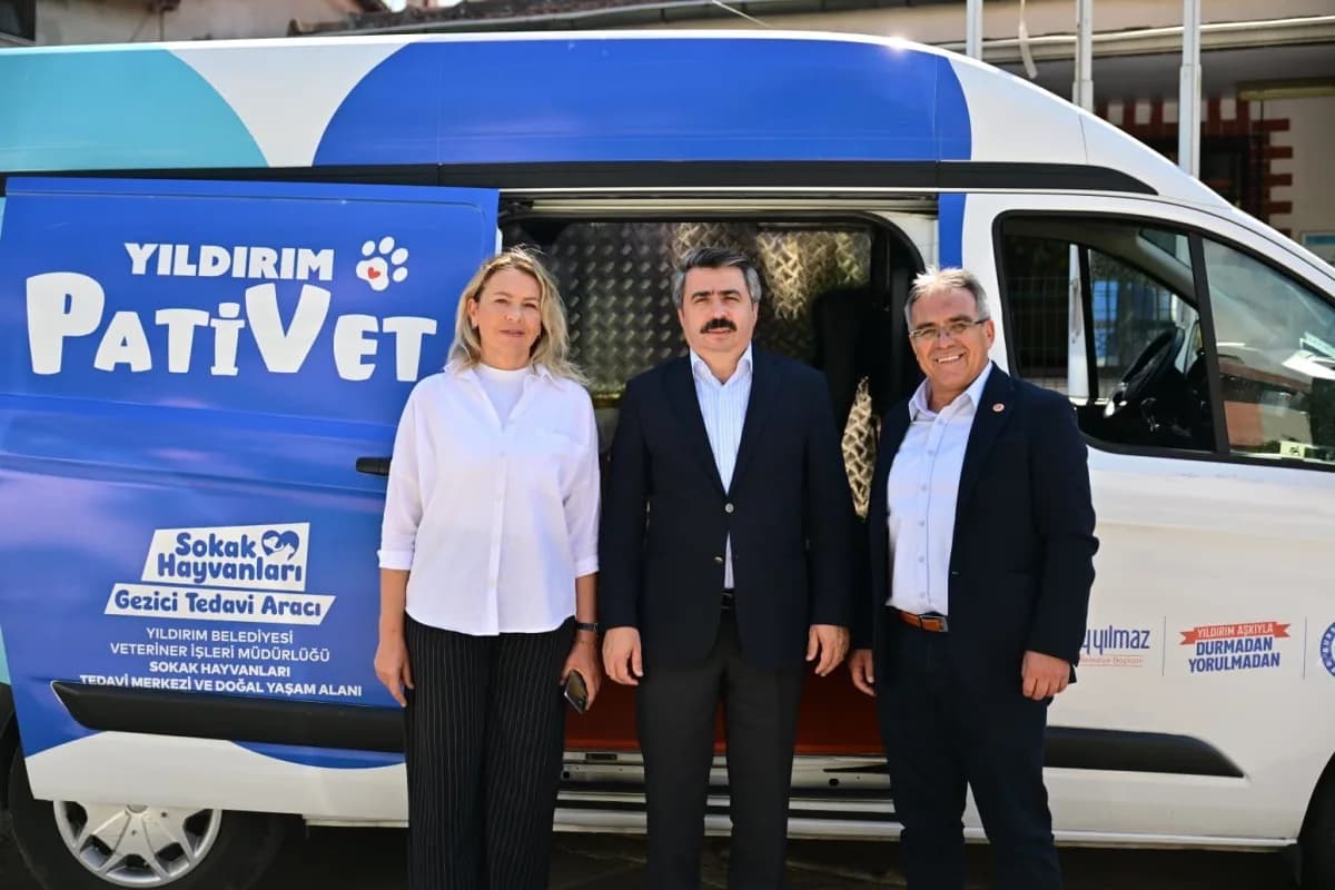 Yıldırım Belediyesi, hayata geçirdiği Gezici Mobil Sokak Aracı (PATİVET) ile sahipsiz Sokak hayvanlarını yalnız bırakmıy
