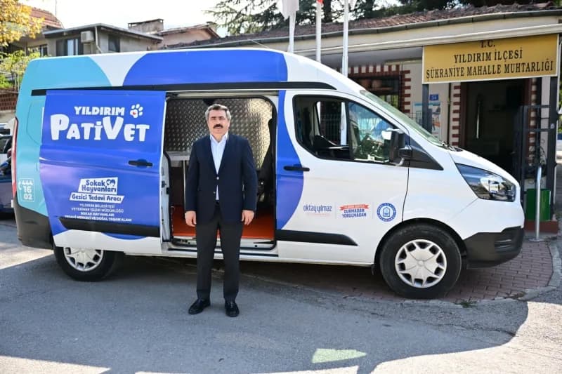 Yıldırım Belediyesi, hayata geçirdiği Gezici Mobil Sokak Aracı (PATİVET) ile sahipsiz Sokak hayvanlarını yalnız bırakmıy