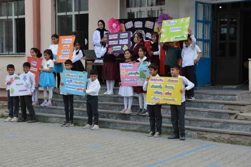 Patnos’ta İlköğretim Haftası, düzenlenen tören ve etkinliklerle coşku içerisinde kutlandı.