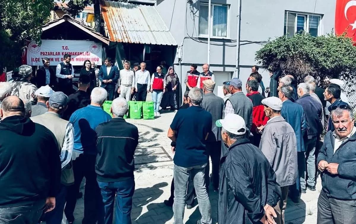 Pazarlar’da kiraz ve Vişne üreticilerine yüzde 50 hibeli Bordo Bulamacı desteği