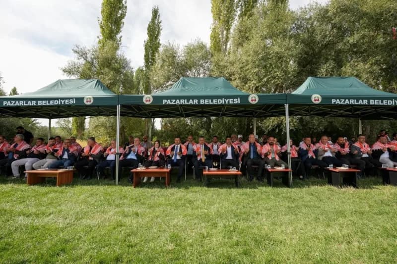 Kütahya’nın Pazarlar ilçesinde bu yıl ilk kez düzenlenen 1. Pazarlar Yağlı Güreşleri büyük Bir heyecana sahne oldu. 361