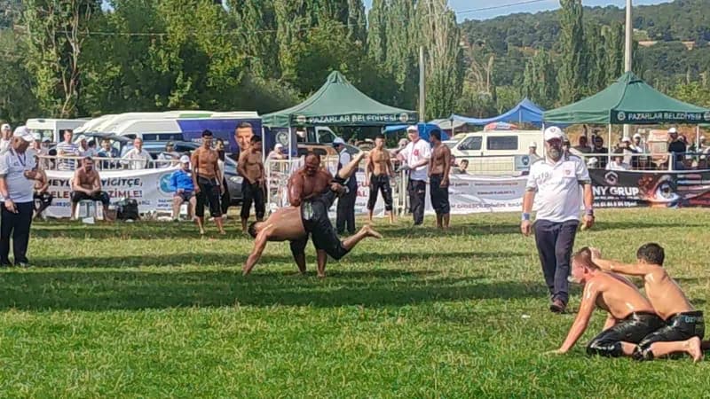 Kütahya’nın Pazarlar ilçesinde bu yıl ilk kez düzenlenen 1. Pazarlar Yağlı Güreşleri büyük Bir heyecana sahne oldu. 361