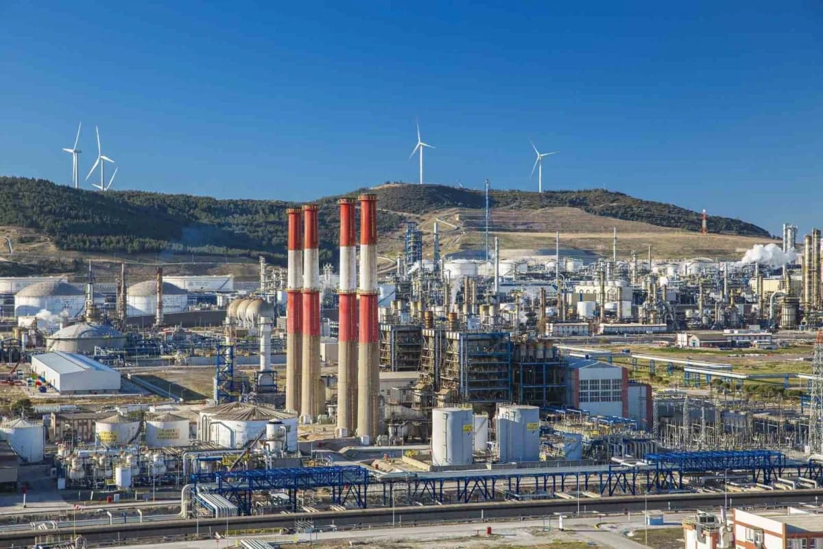 Petkim’in Petrokimya alanındaki uzun vadeli yatırım planı olan Master Plan projesinde FEED çalışmaları resmen başladı. B
