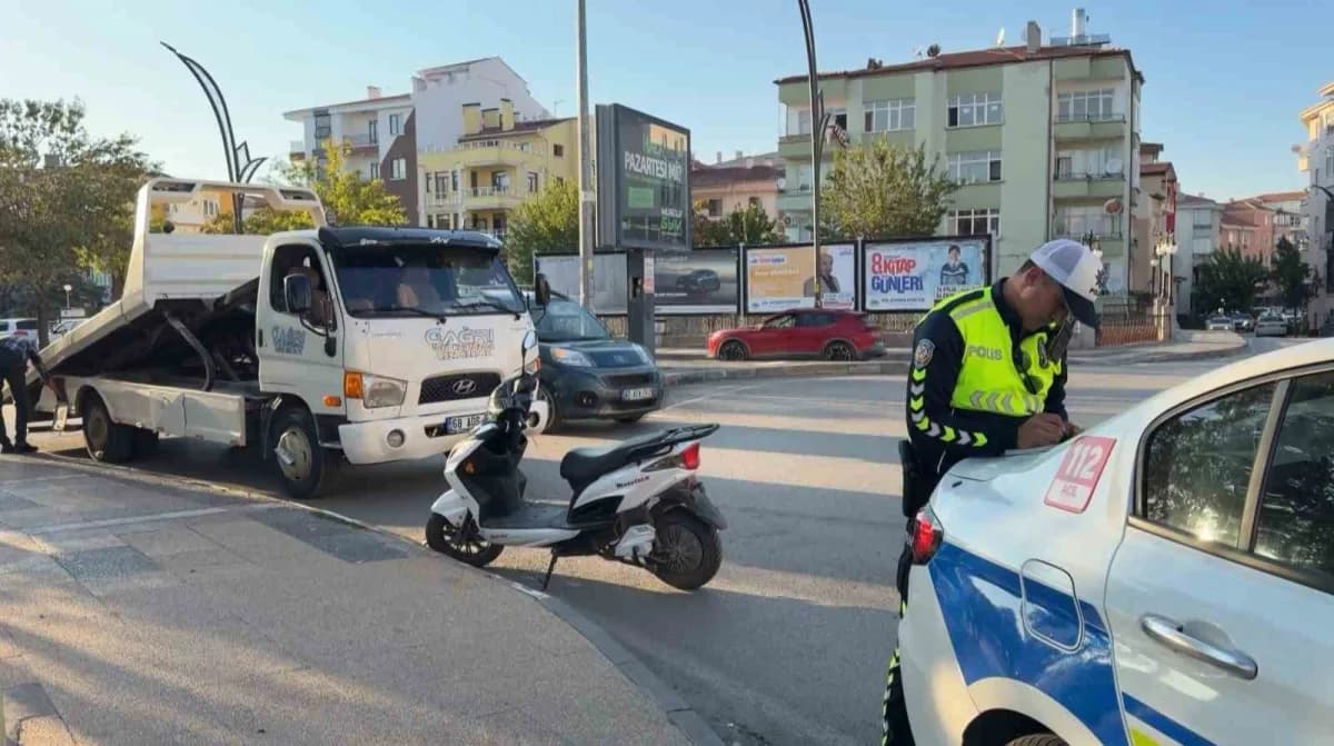 Aksaray'da plakasız motosiklet ve trafik ekipleri denetim yapıyor