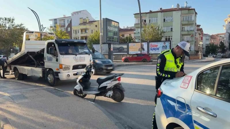Aksaray'da plakasız motosiklet ve trafik ekipleri denetim yapıyor