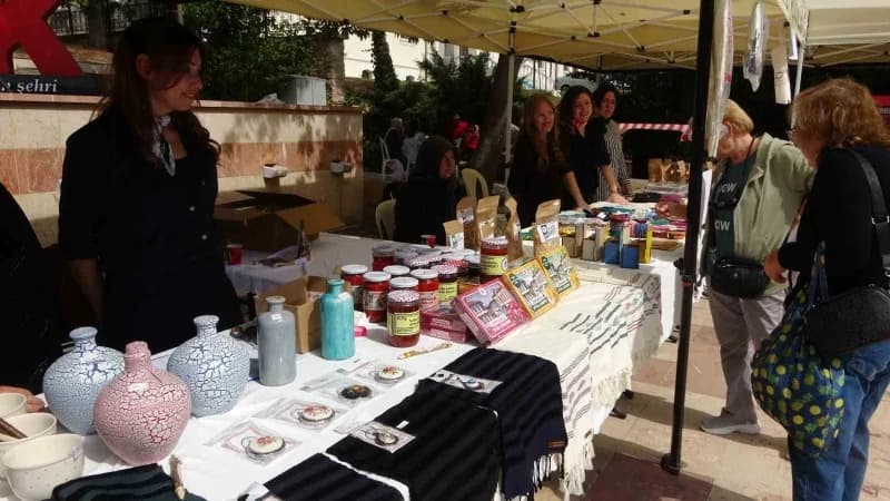 Bilecik'te 'bir iyilik, bir umut, bir çocuğun geleceğine dokunsun' sloganıyla bir araya geldiler