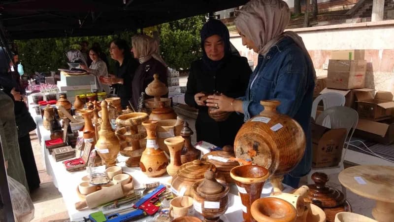 Bilecik'te 'bir iyilik, bir umut, bir çocuğun geleceğine dokunsun' sloganıyla bir araya geldiler