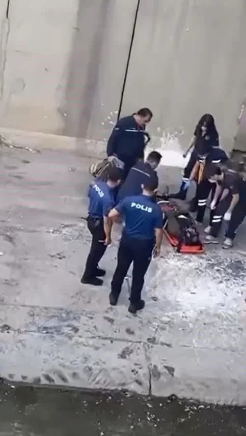 Polisten kaçan kadının dereye atlayarak yaralandığı anlar