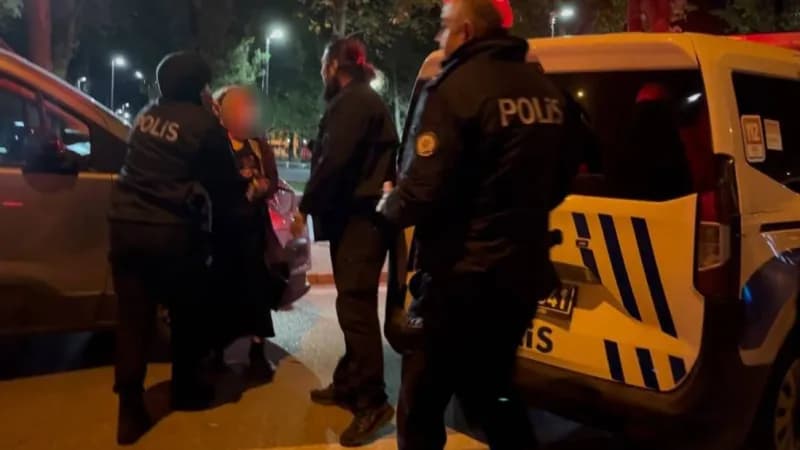 Olay yerine gelen ekipler e.a.'yı işlem yapmak üzere götürmek isteyince bu kez anne ve teyze polise direndi. Ekiplerin ş