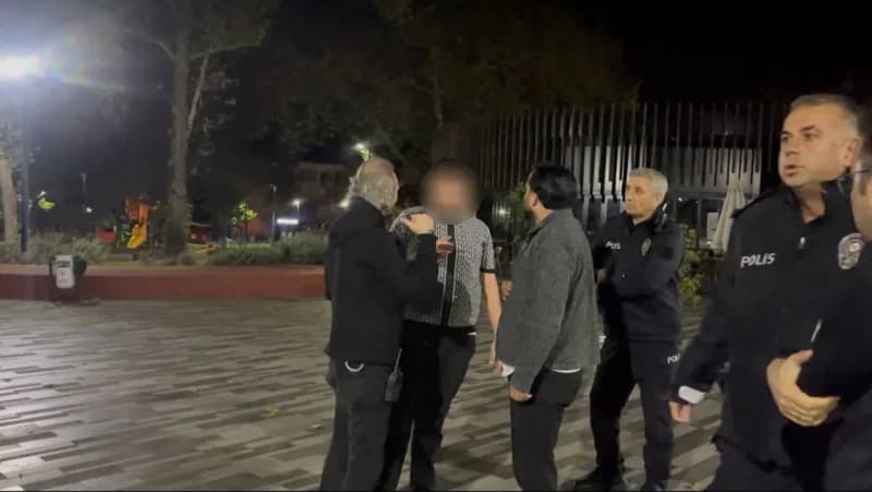 Olay yerine gelen ekipler e.a.'yı işlem yapmak üzere götürmek isteyince bu kez anne ve teyze polise direndi. Ekiplerin ş