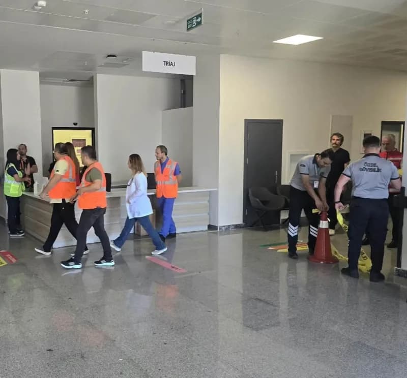 Düzce Akçakoca Devlet Hastanesi'nde gerçekleştirilen rehine tatbikatından bir kare