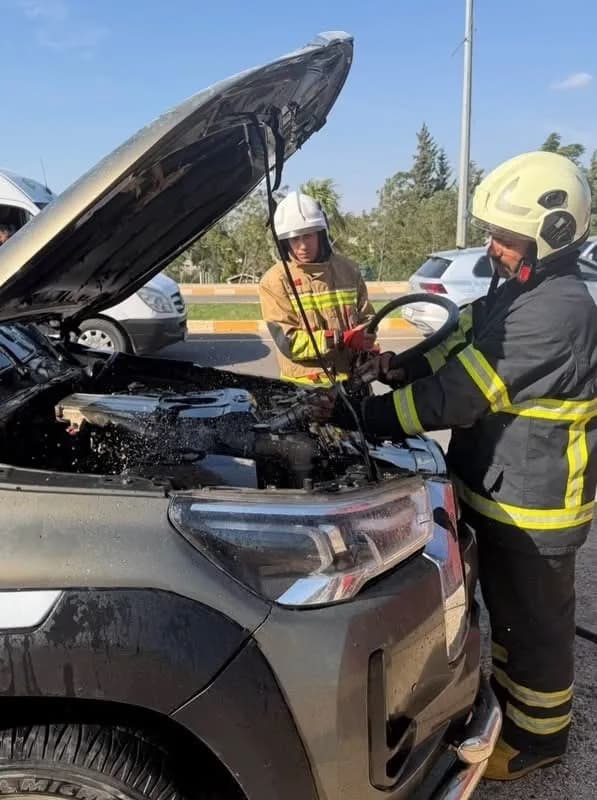 Reyhanlı yenişehir Mahallesi’nde yangın çıkan araca ekipler tarafından müdahale edildi.