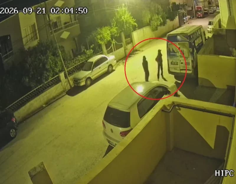 Hırsızların motosikleti çaldığı anlar güvenlik kamerasına yansıdı