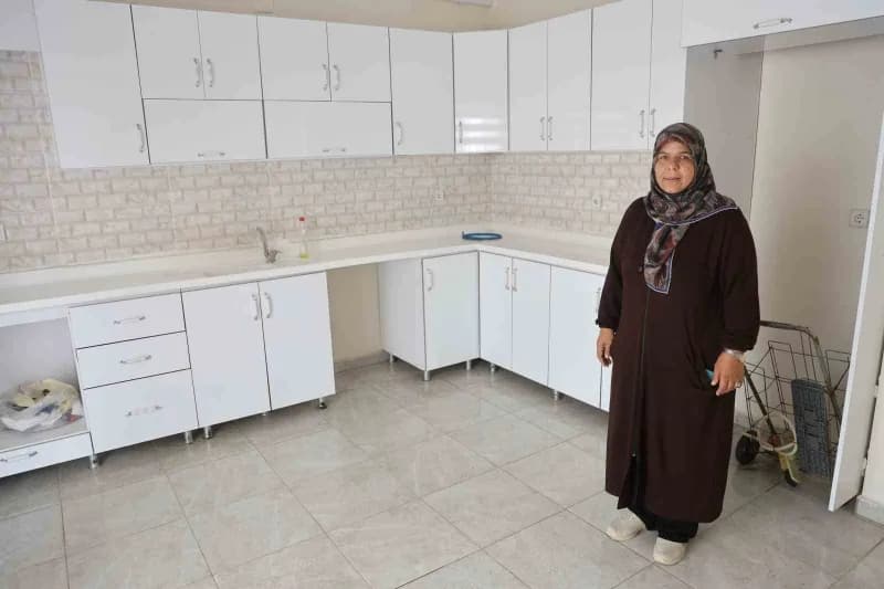 Hatay'ın Reyhanlı ilçesinde yaşayan 46 yaşındaki Vahide Biricik, çocukluk hayalini gerçekleştirerek 7 yıl önce emlakçılı